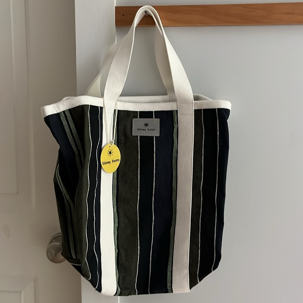 Madewell, Wolf & Badger, Gunes Swim Kit Beach Tote in cracked pepper